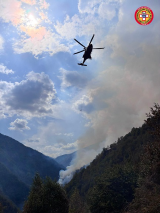Incendi in Piemonte, due persone soccorse in elicottero durante le operazioni di spegnimento